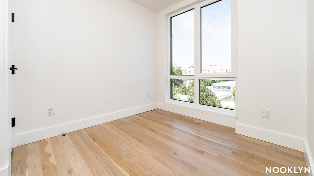 193 graham ave - Photo 17