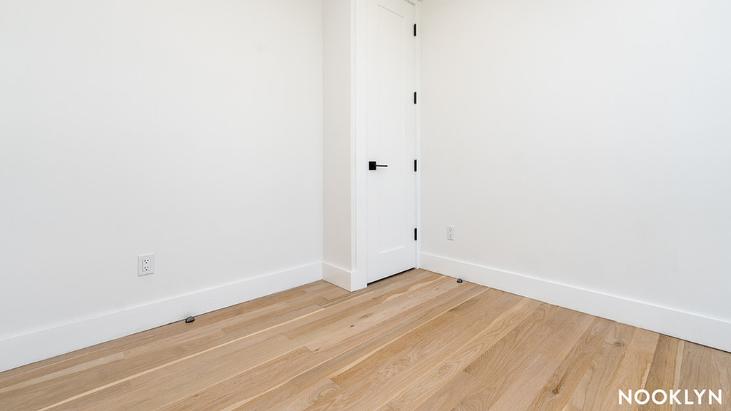 193 graham ave - Photo 5