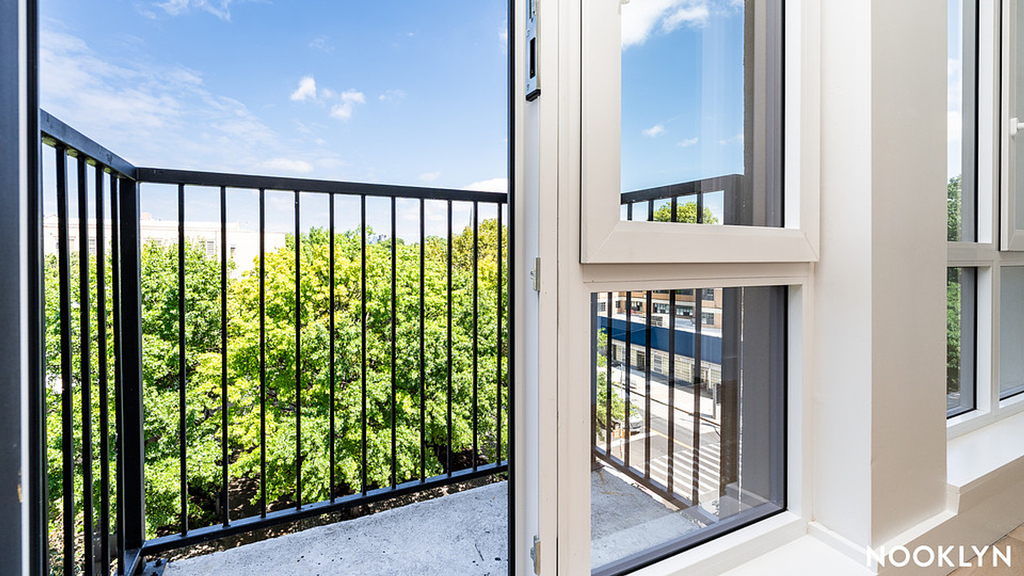 193 graham ave - Photo 9