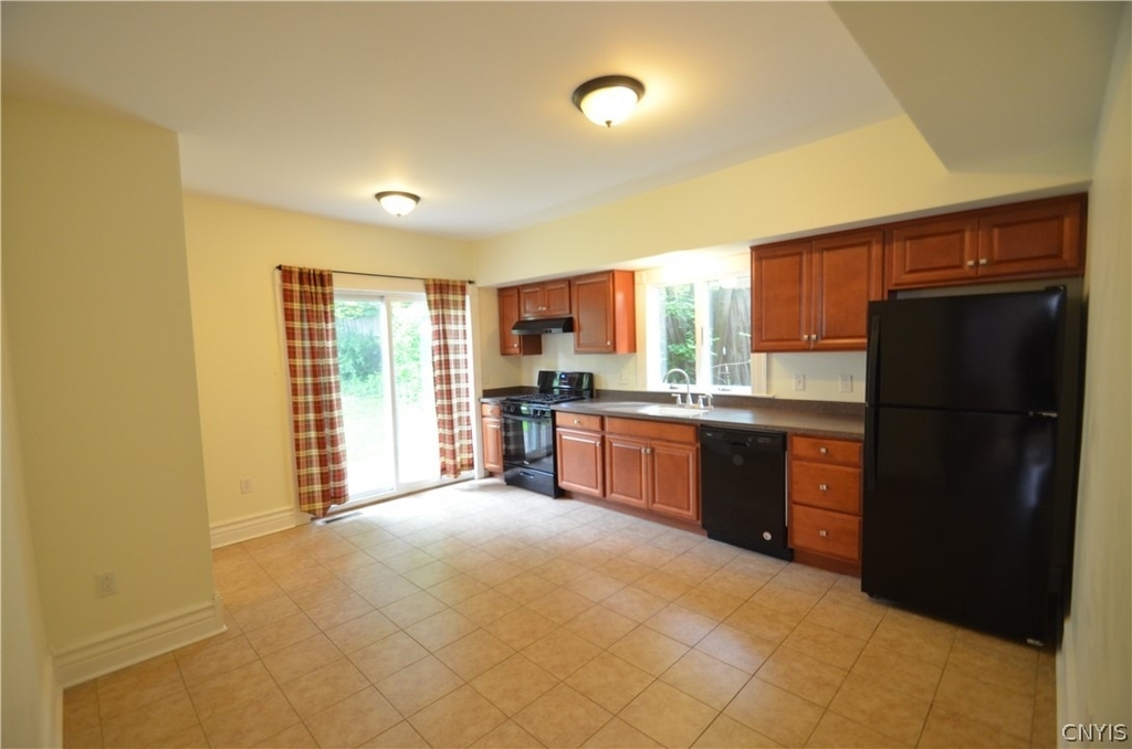 359 Green Street - Photo 4