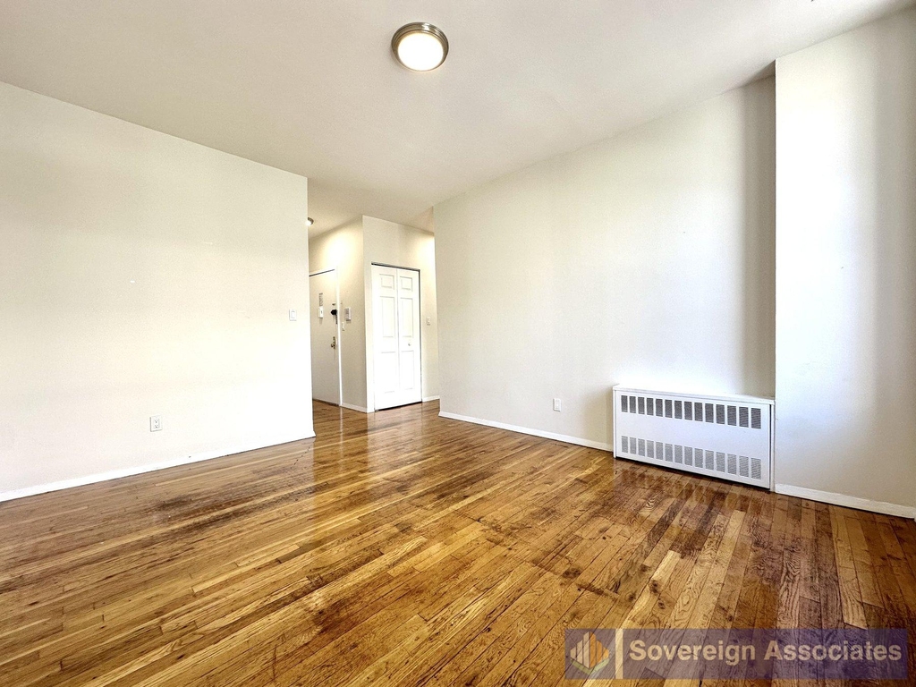 953 Amsterdam Avenue - Photo 2