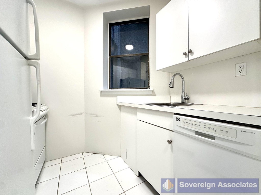 953 Amsterdam Avenue - Photo 3