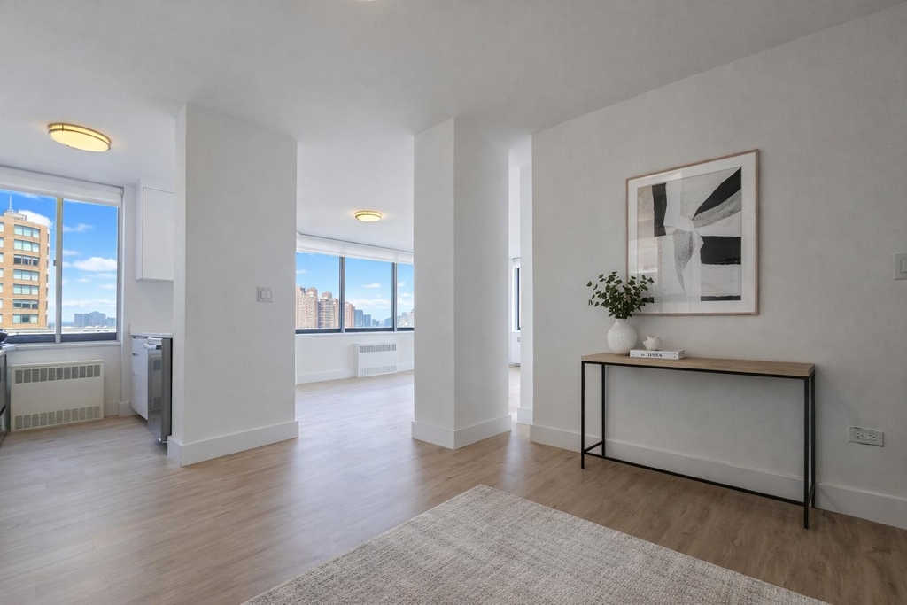 1735 York Avenue - Photo 4