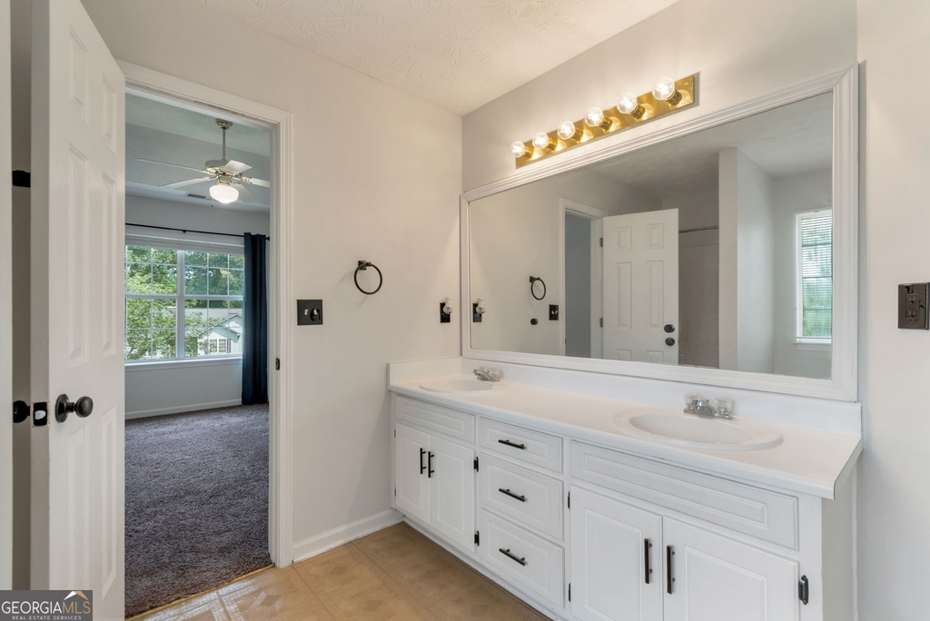 2055 Amberly Glen Way - Photo 14