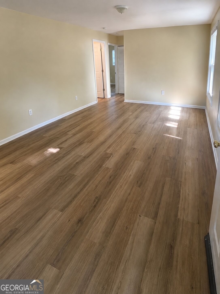 93 Forest Road - Photo 3