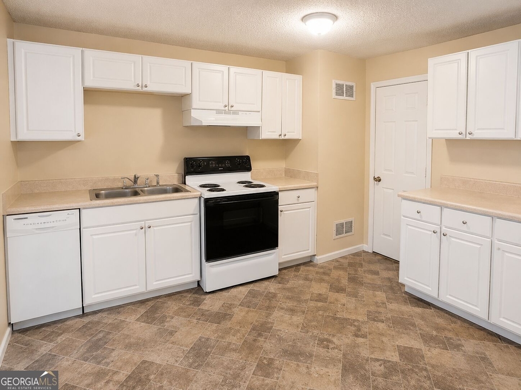 93 Forest Road - Photo 4