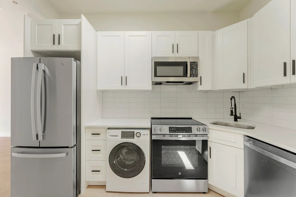 2111 Regent Place #2F - Photo 5