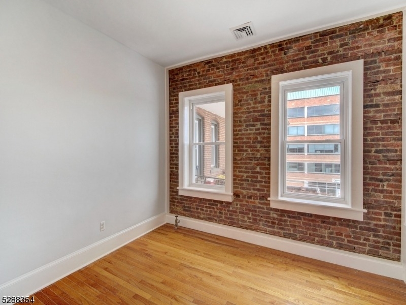 26 Division St - Photo 8