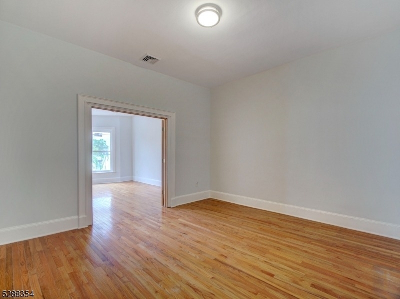 26 Division St - Photo 5