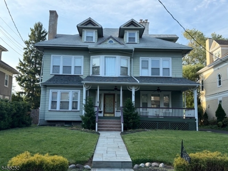 1145 Evergreen Ave - Photo 0