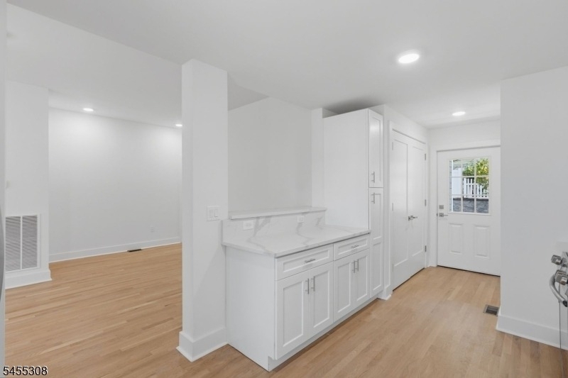 116 Valley St - Photo 4