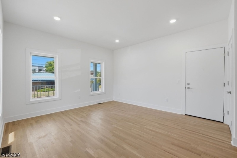 116 Valley St - Photo 6