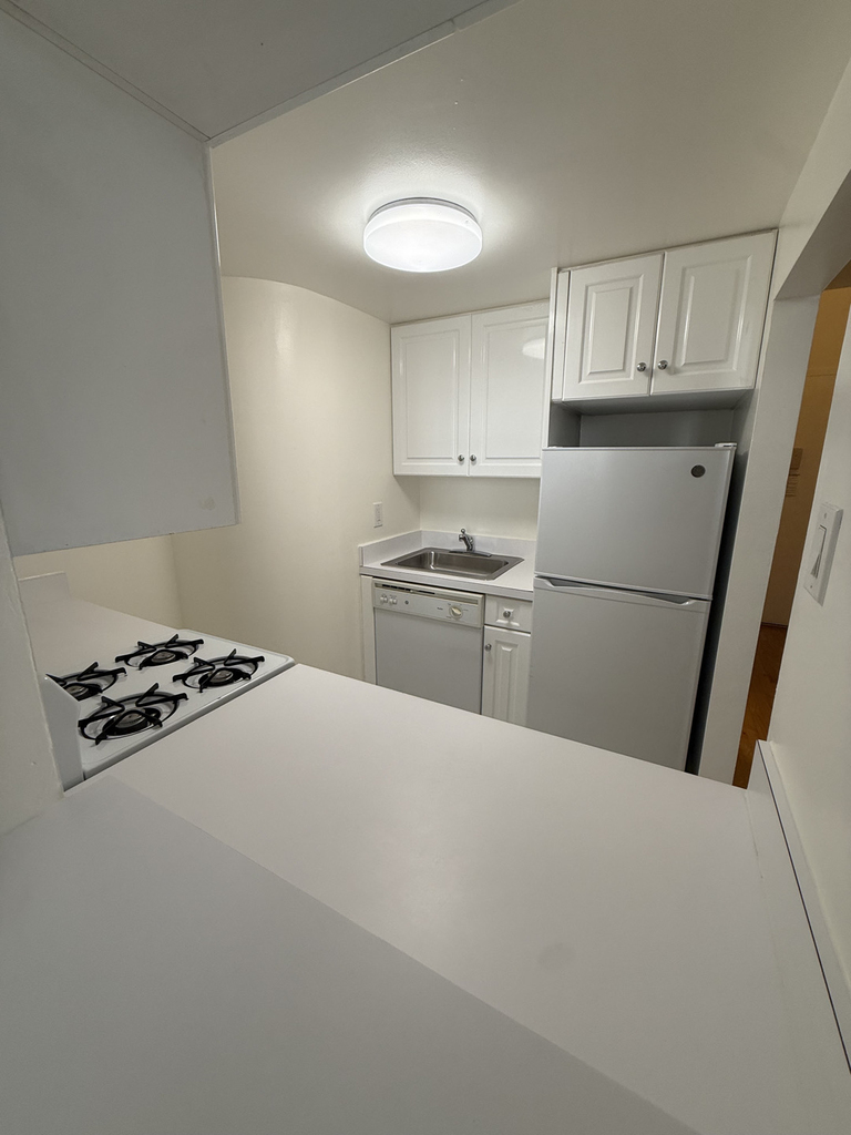 1 Astor Place - Photo 4