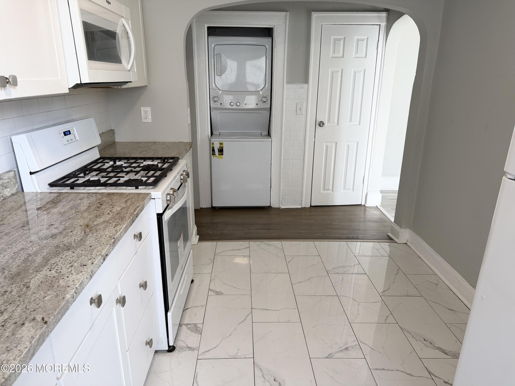 37 2nd Avenue - Photo 4
