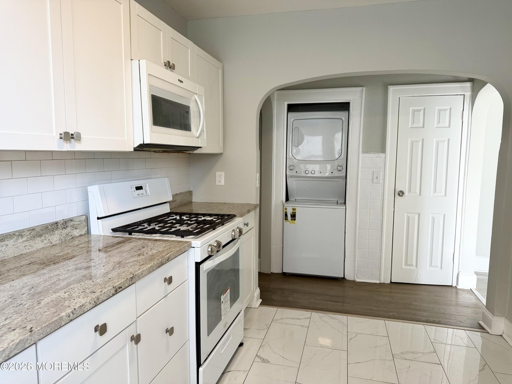 37 2nd Avenue - Photo 3