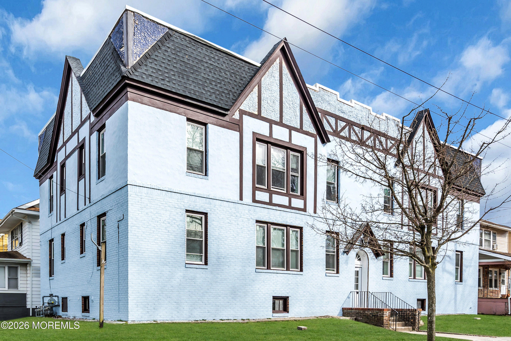 922 4th Avenue - Photo 0