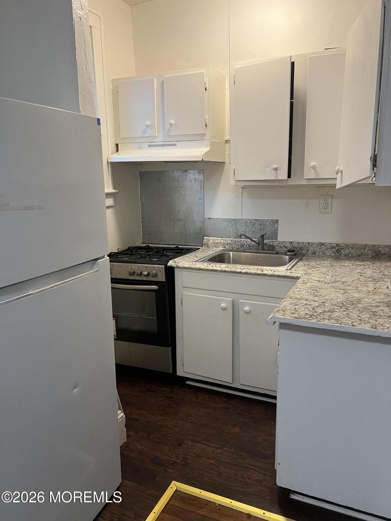922 4th Avenue - Photo 1