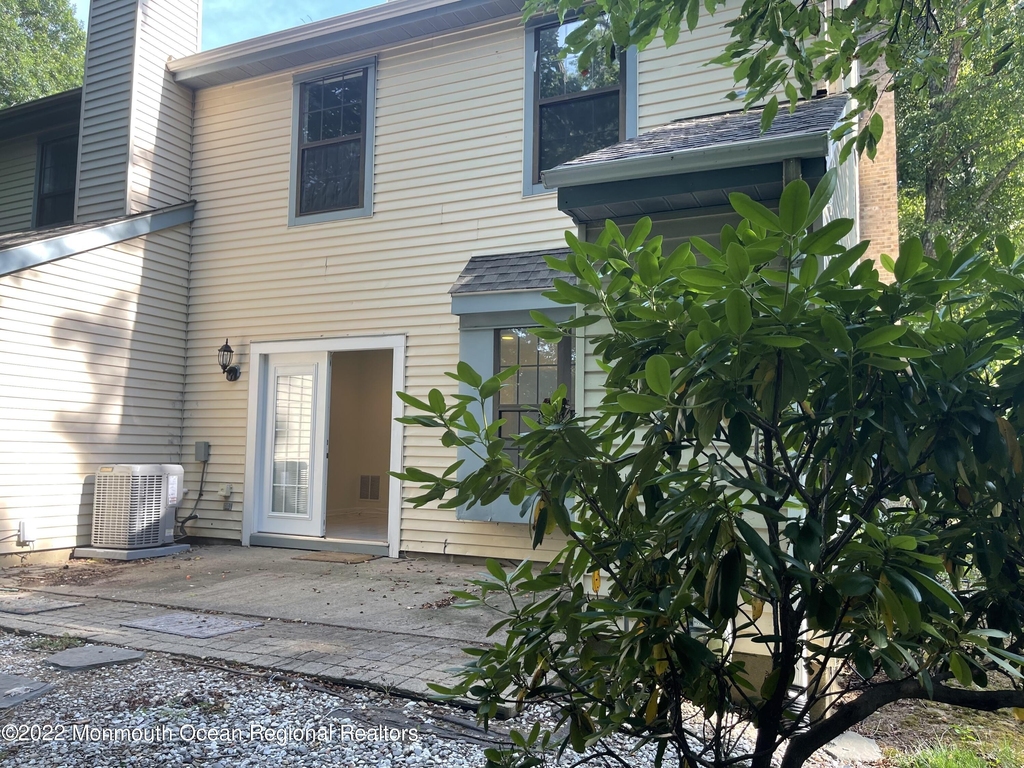 1 Amherst Court - Photo 3