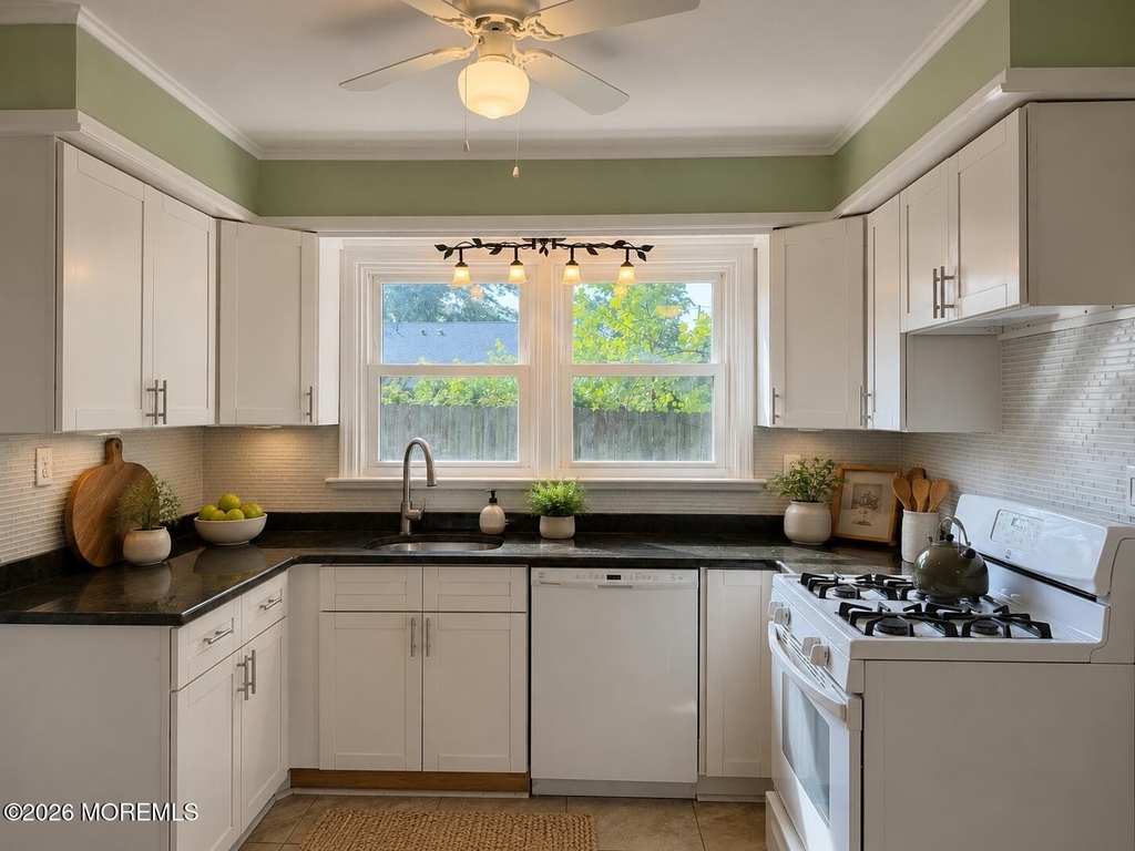 5 E Lincoln Circle - Photo 2
