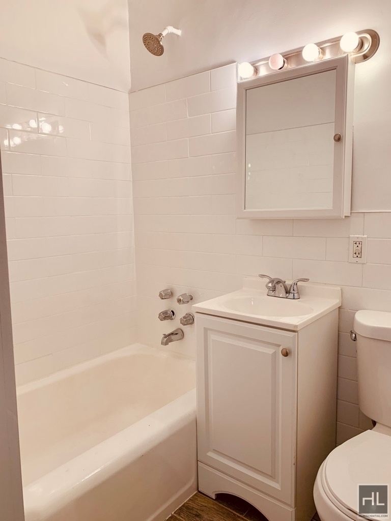 Second Avenue - Photo 2