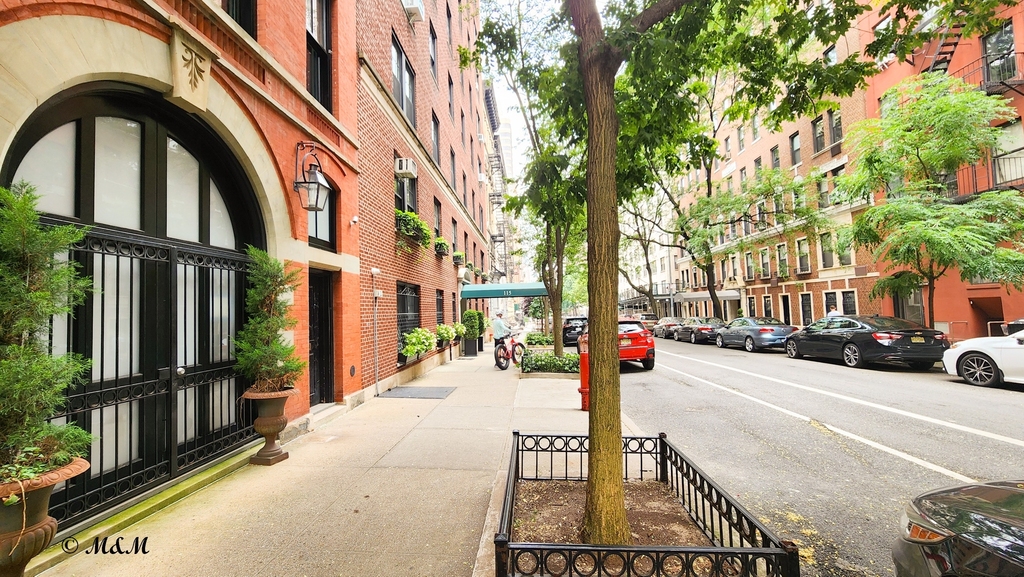 East 87th Street - Photo 7