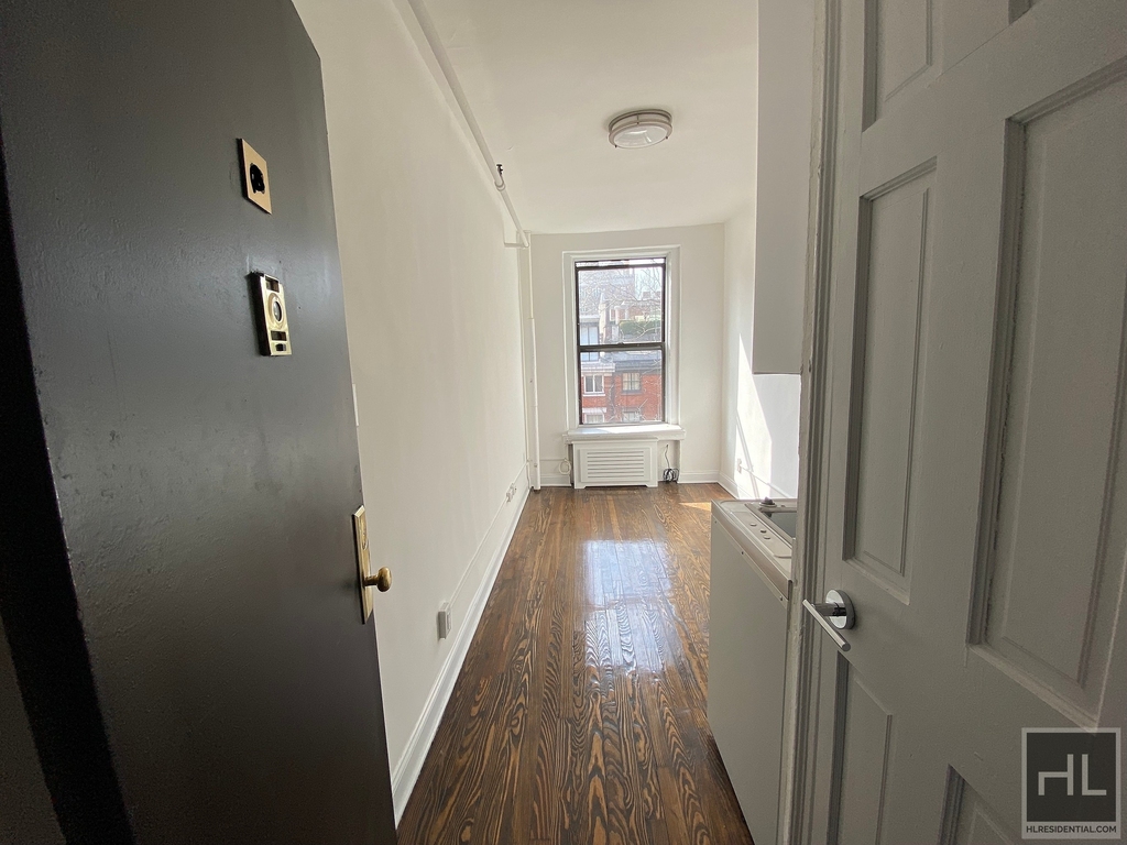 West 11 Street - Photo 1