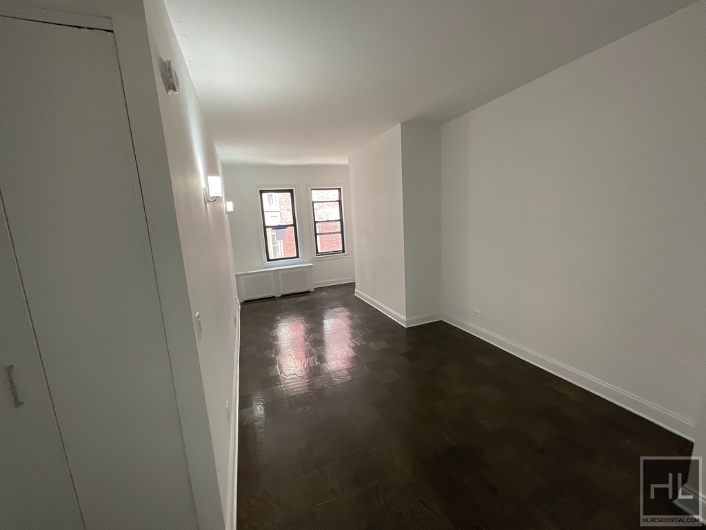 West 22 Street - Photo 1