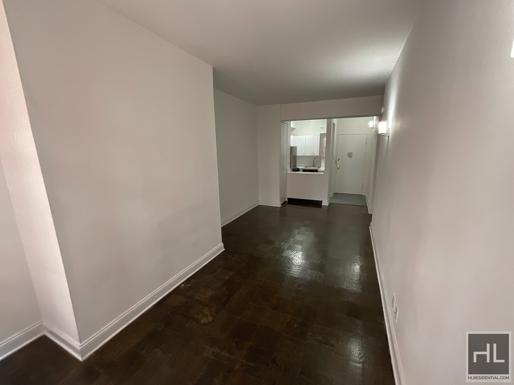 West 22 Street - Photo 2