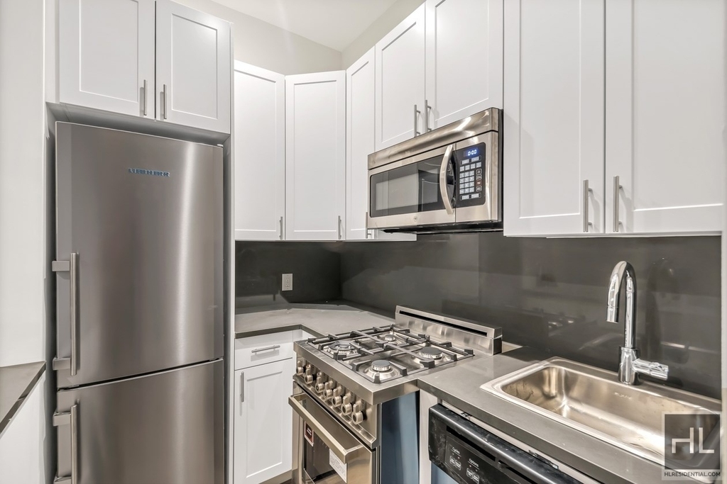 East 95 Street - Photo 1