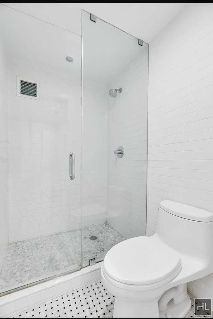 East 95 Street - Photo 6
