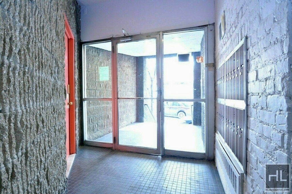East 95 Street - Photo 7