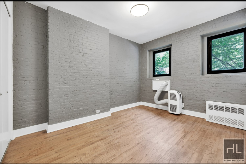 East 95 Street - Photo 3