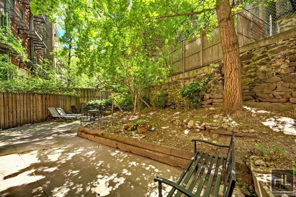 East 95 Street - Photo 8