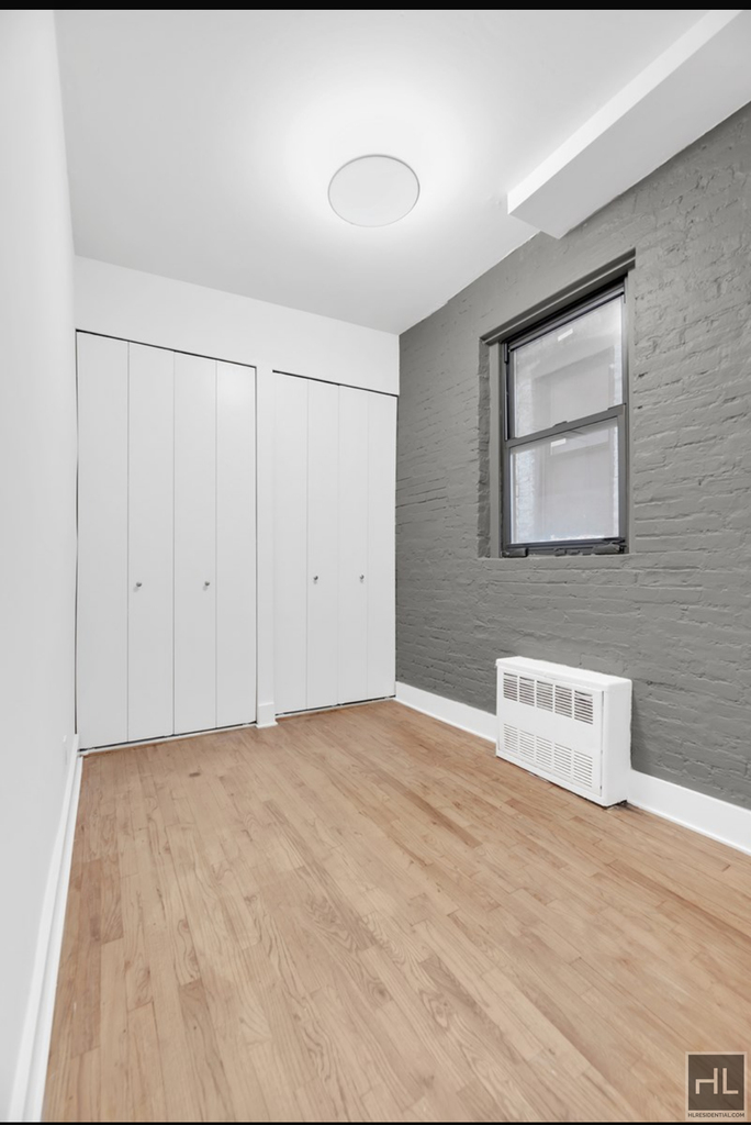 East 95 Street - Photo 4