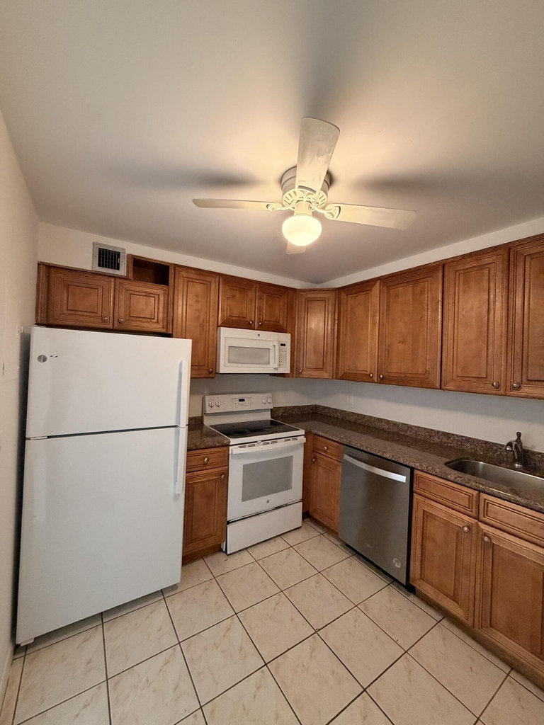 618 Nw 13th Street - Photo 1