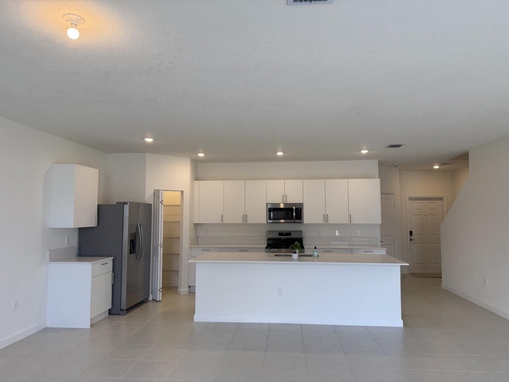 3008 Park Place - Photo 2
