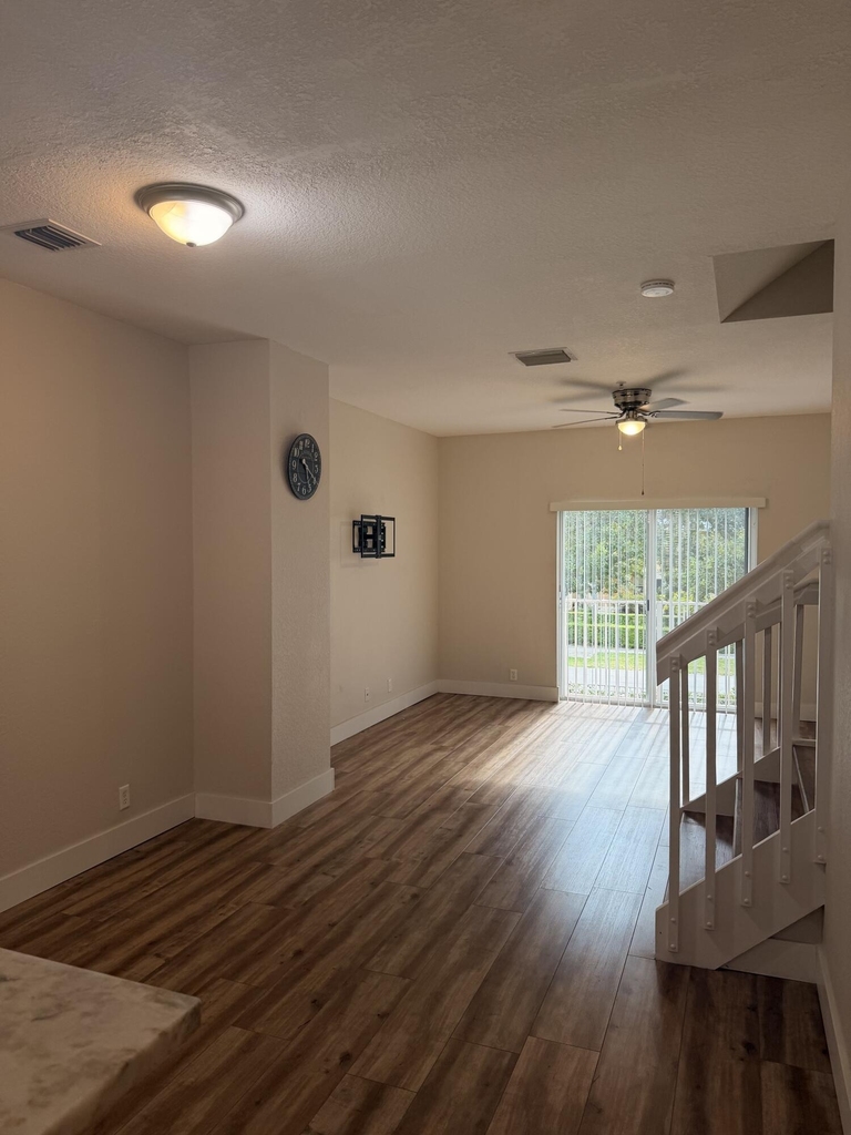 1851 Ne 5th Street - Photo 2