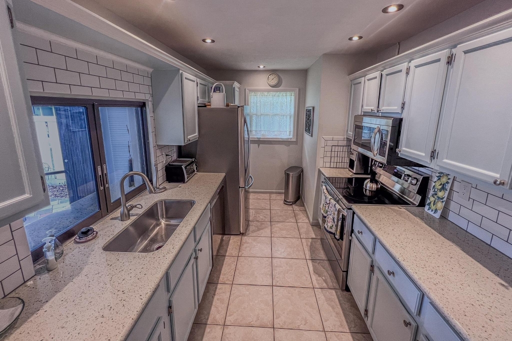 1127 E Seminole Avenue E - Photo 6
