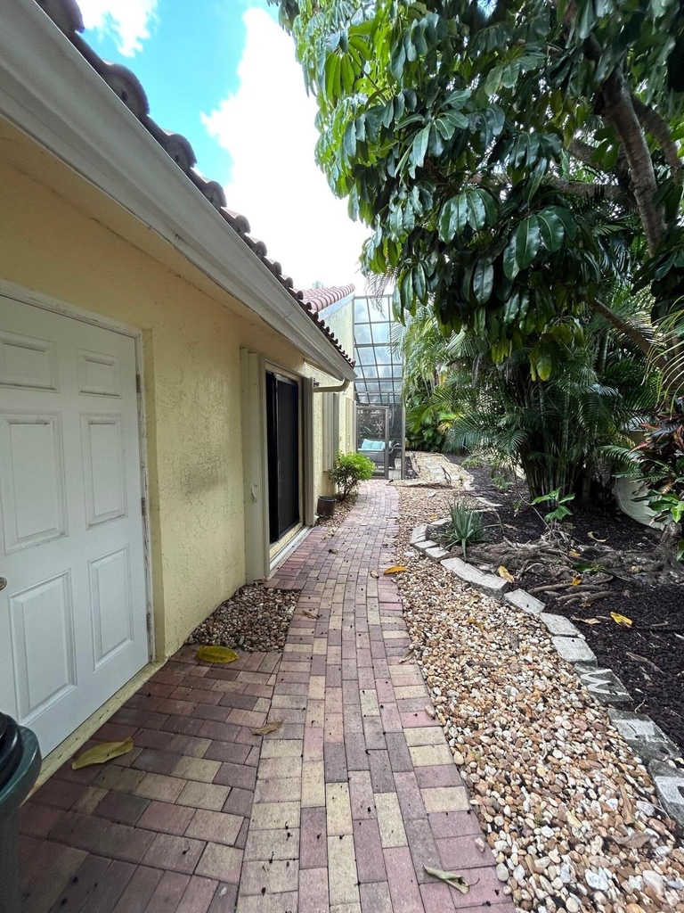 1330 Nw 22nd Avenue - Photo 5