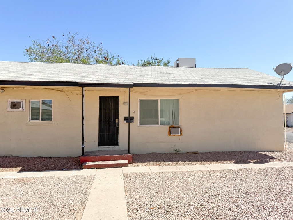1125 E Devonshire Avenue - Photo 0