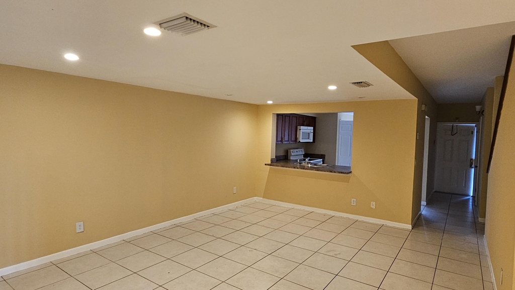 4621 Nw 88th Avenue - Photo 2