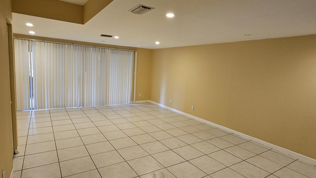 4621 Nw 88th Avenue - Photo 1