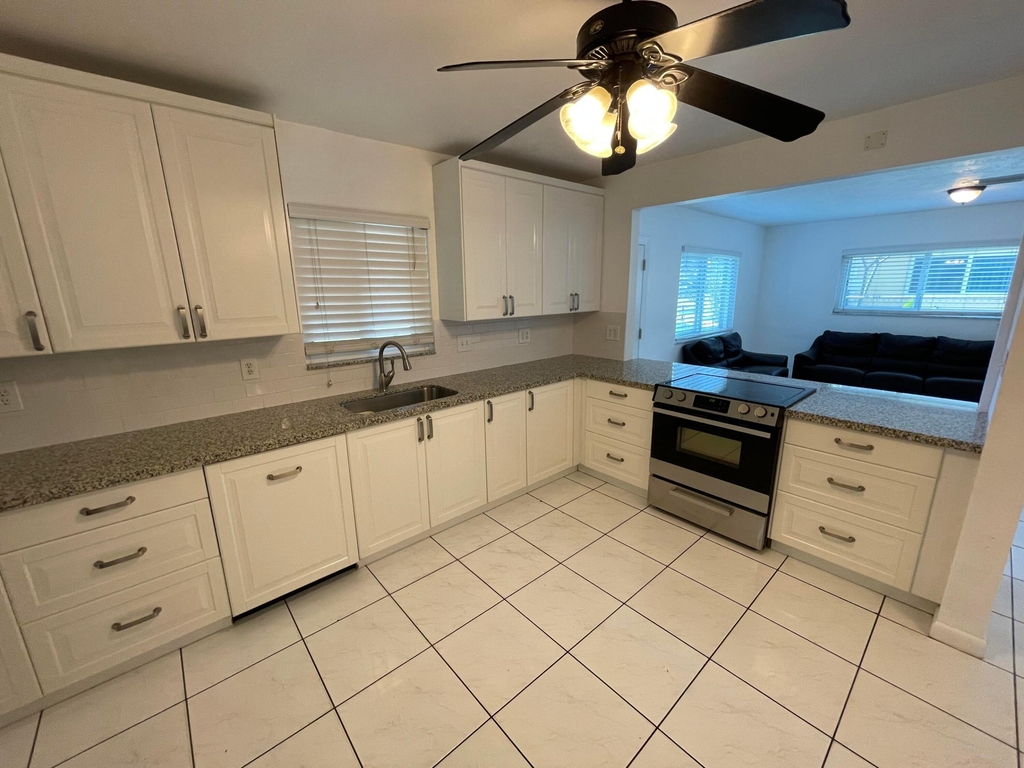 845 Nw 10th Avenue - Photo 2