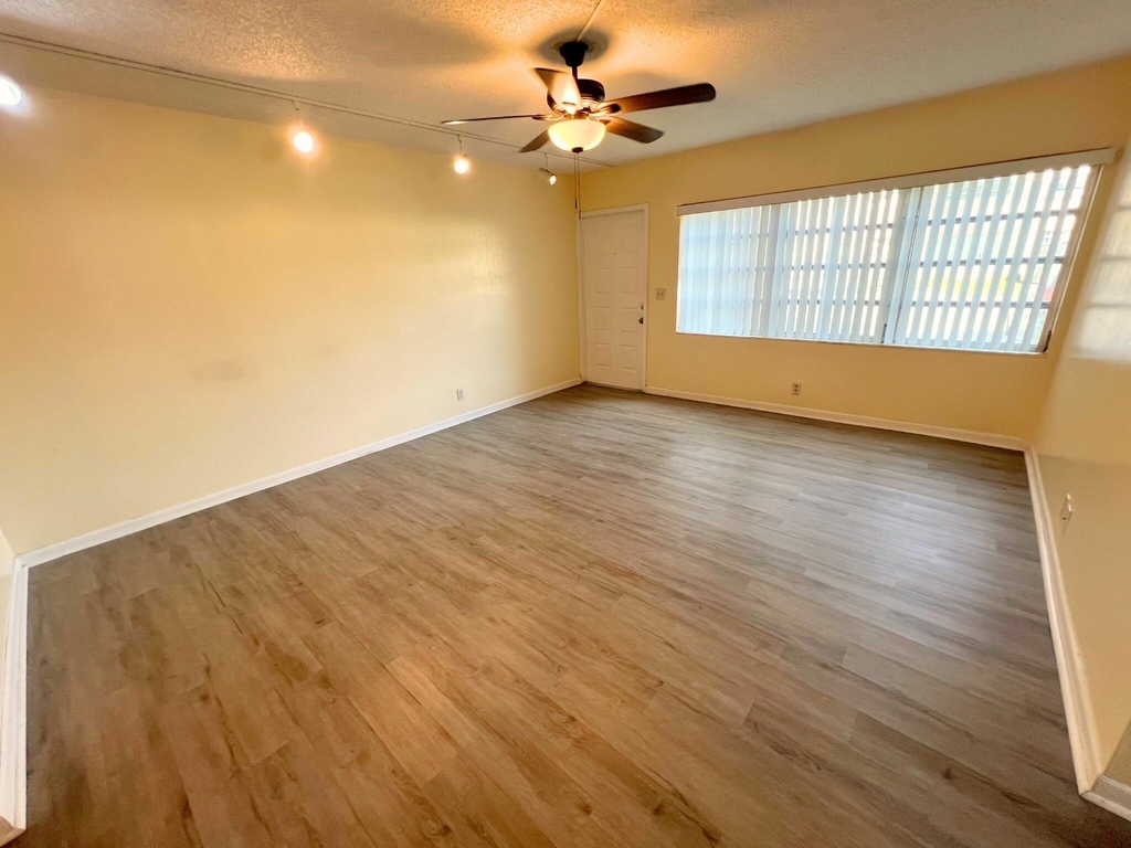 843 Twin Lakes Drive - Photo 1
