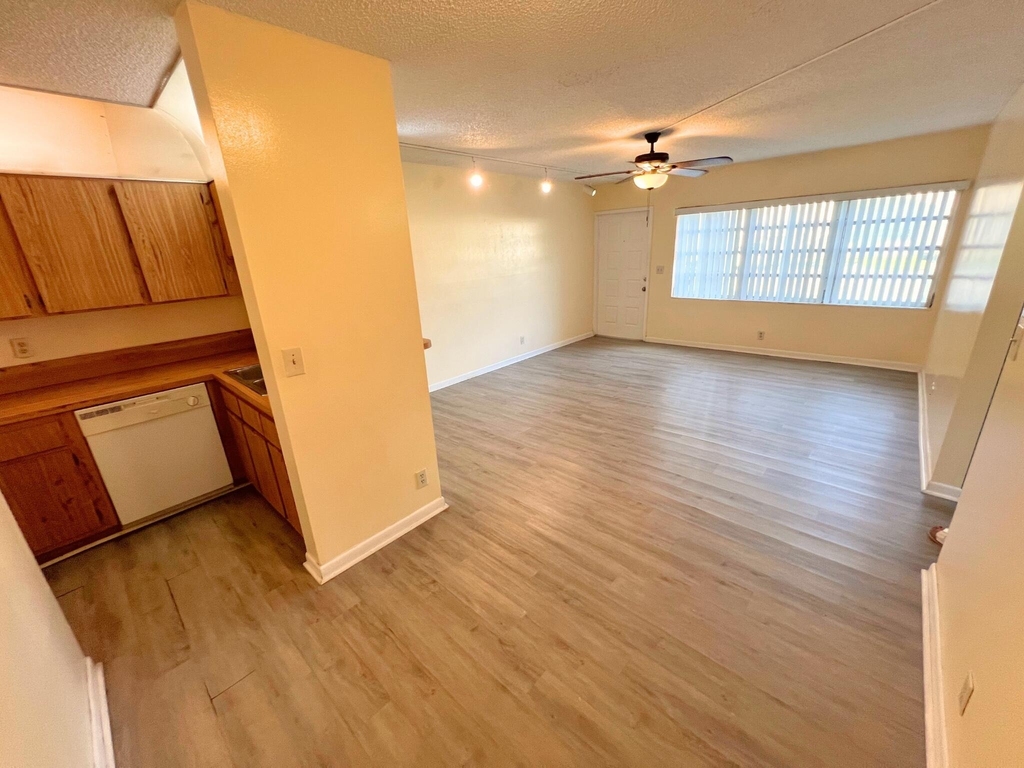 843 Twin Lakes Drive - Photo 2