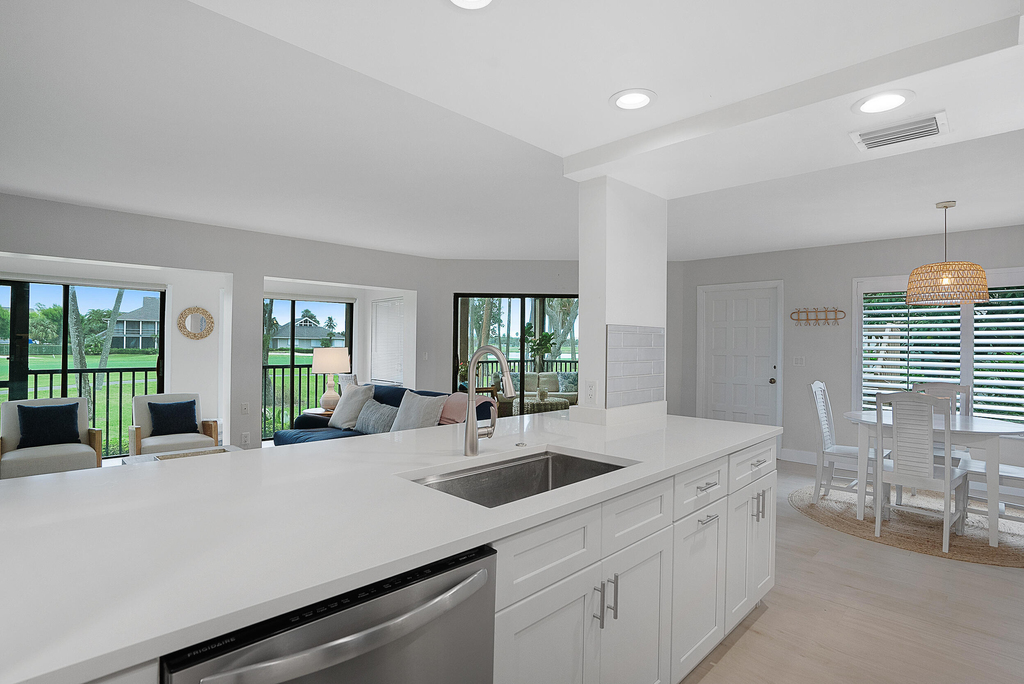 269 Ne Edgewater Drive - Photo 30