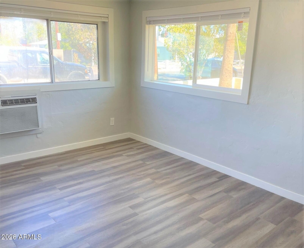 1125 E Devonshire Avenue - Photo 1