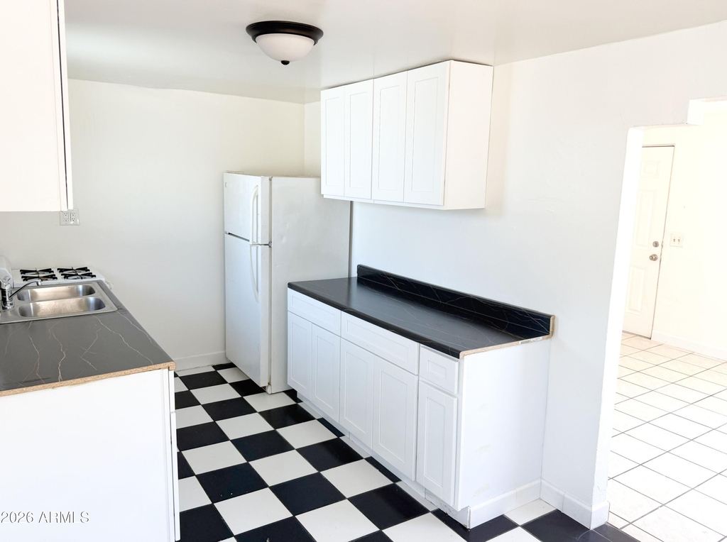 1125 E Devonshire Avenue - Photo 4