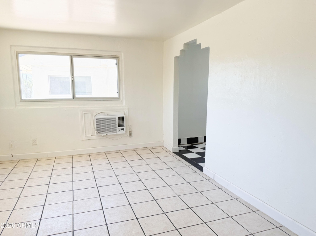 1125 E Devonshire Avenue - Photo 1