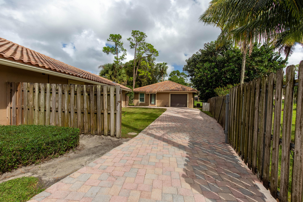 352 Window Rock Drive - Photo 2